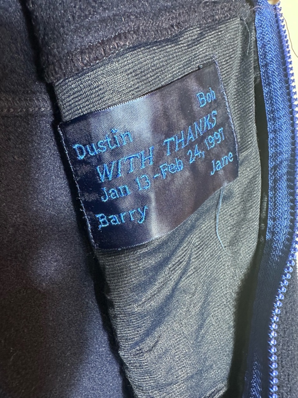 Vintage 90s L.L. Bean Navy blue Fleece Vest with wag the dog logo - Picture 6 of 6